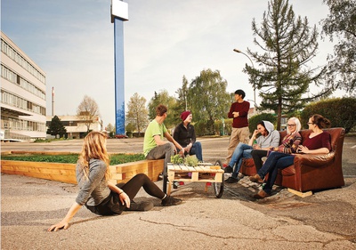 Schwemmland- Parkplatzinstallation an der Industriezeile.