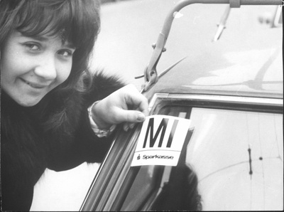 Während der Ölkrise in den 1970er Jahren wurde in Österreich für etwa drei Jahre per Bundesgesetz ein auto­freier Tag pro Woche verordnet. Bild: Österreichische Nationalbibliothek, 1974.