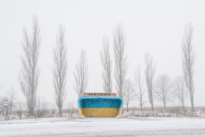 Videostill aus Sovjet Bus Stops, 2022, Regie: Kristoffer Hegnsvad