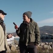 Peter Arlt (rechts) unterwegs im Linzer Hafen für die Fernsehreihe Hot Spot
